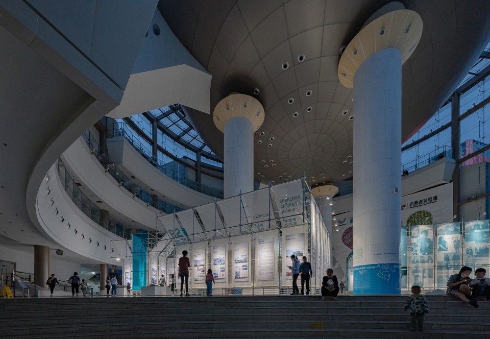 閃架城 School Matrix — 中央活動空間及周邊展架