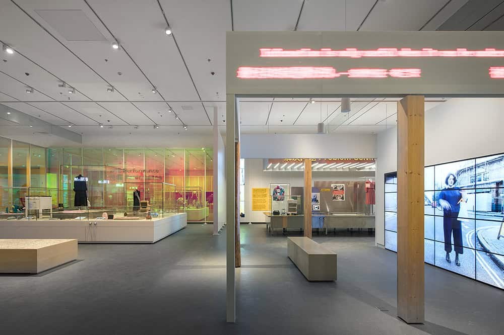 Values of Design/V&A Gallery — 不同材質的展示房間