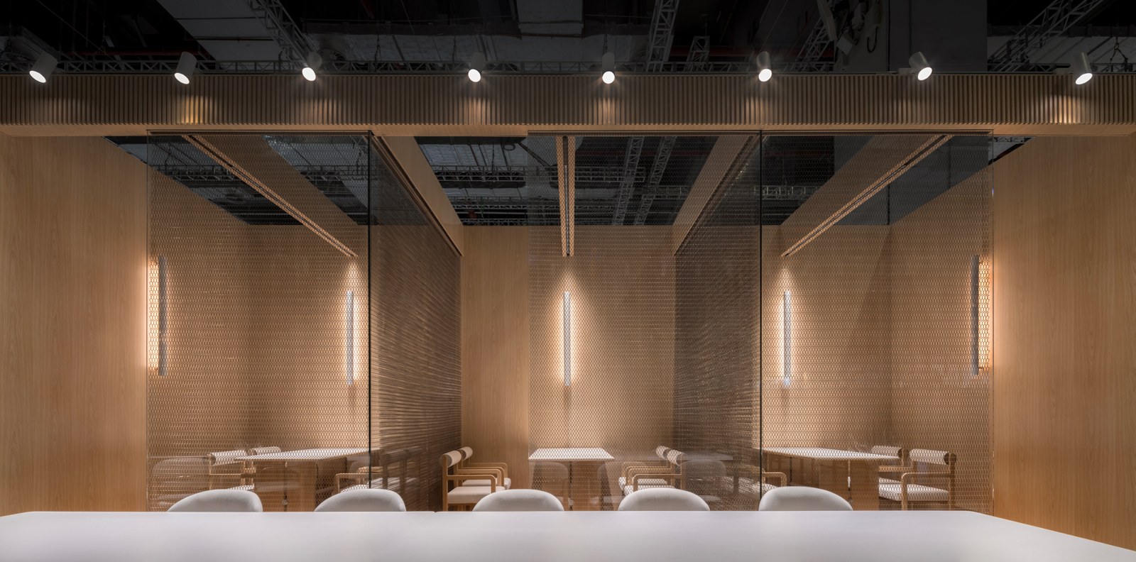 Cashmere Pavilion 羊絨展亭 — 細鋼線形成的展亭內部