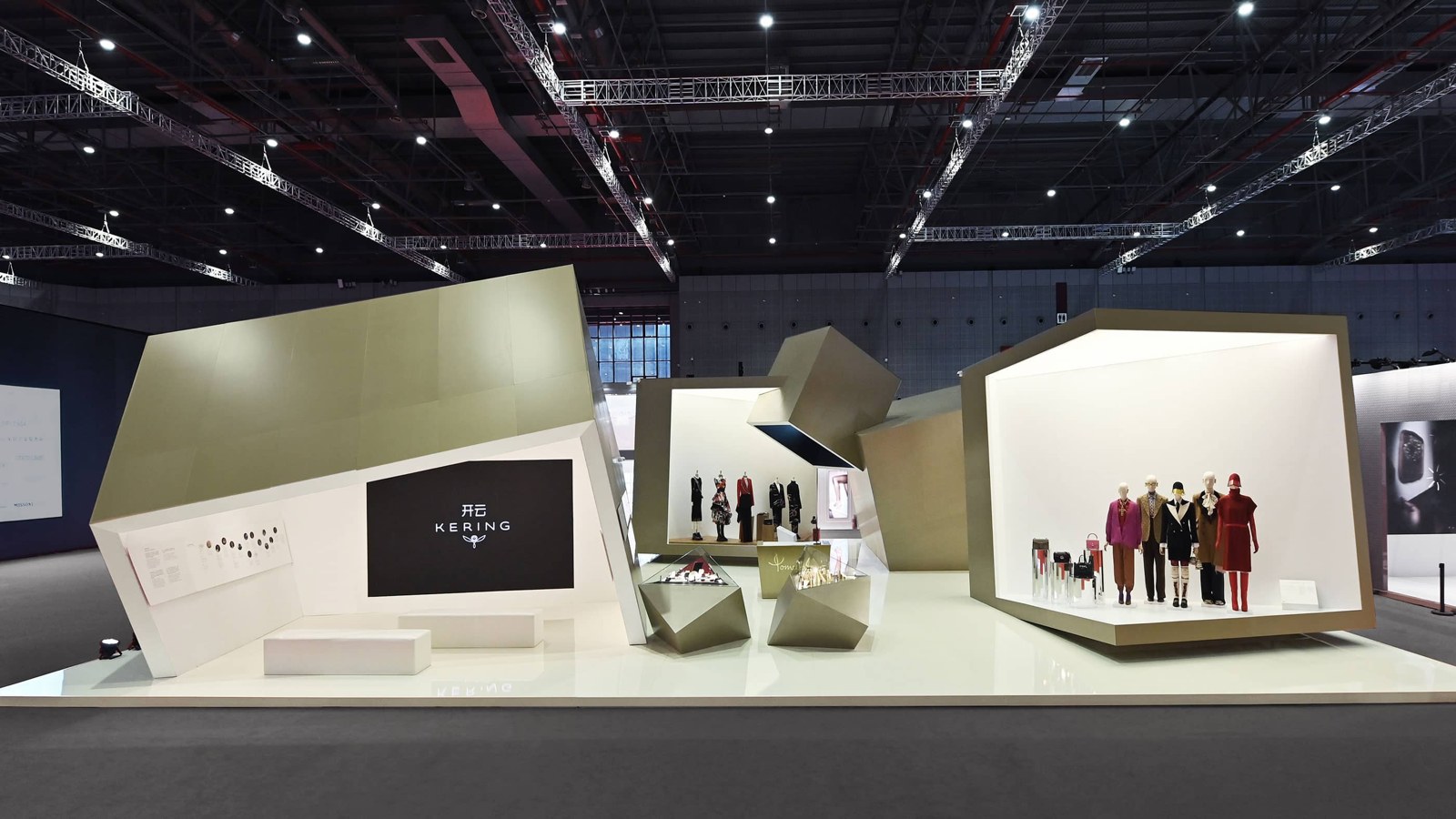 Kering Pavilion 開雲展亭 — 展亭實景及通行開口