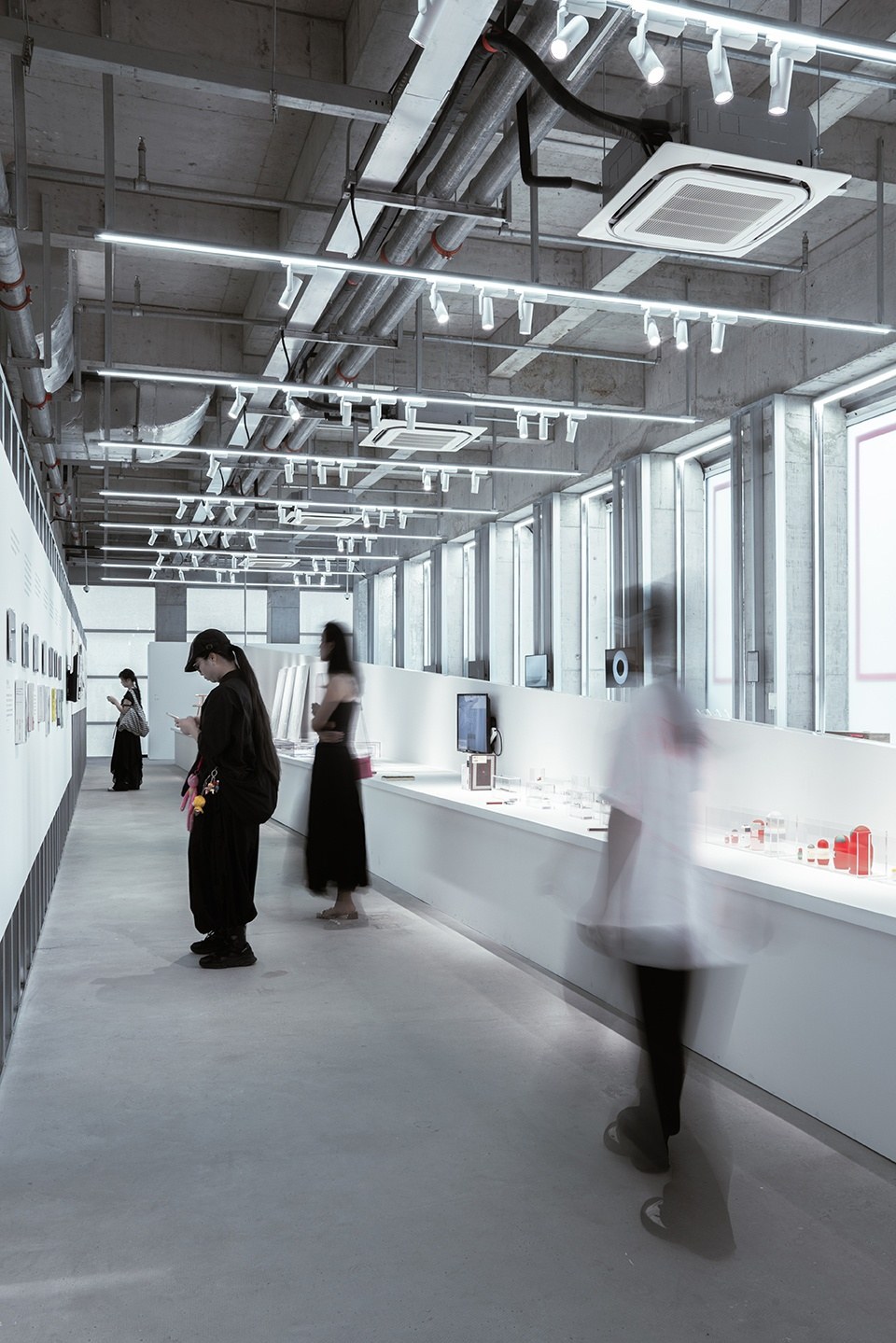 Morphopoiesis 形構展覽空間 — 觀者與展台高度