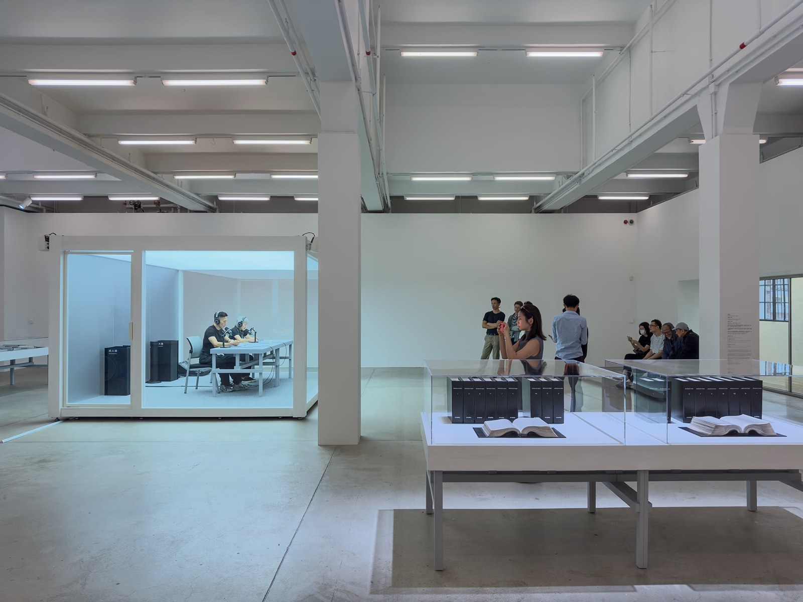 On Kawara/Rules of Freedom and Freedom of Rules — 文獻展櫃與閱讀亭