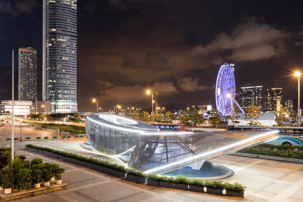 Playful Hong Kong Exhibition — 戶外框景與城市背景